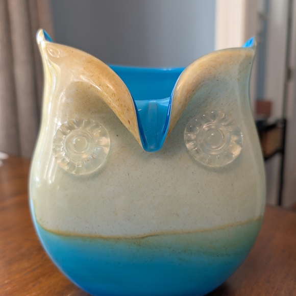 Blue and Cream Owl Art Glass Sculpture - Picture 2 of 4